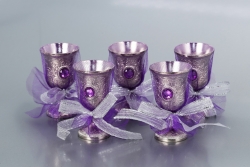 Nikahseker Weinglas aus silber umhüllt mit lila Tüll